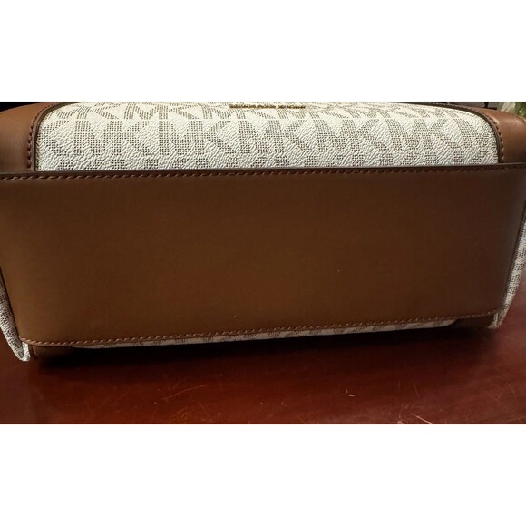 NWT Michael Kors Rosemary Large Signature Logo Shoulder Bag Vanilla/Luggage - Picture 13 of 15